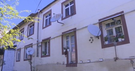 Zaqatalada qəzalı vəziyyətdə olan BİNA: Yağış suları evlərə dolur &ndash; FOTO