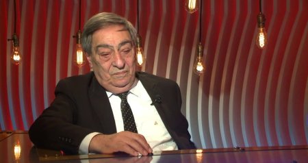 &ldquo;Arvadla doğuşa girən kişi nəyə lazım?&rdquo; &ndash; Rəşid Mahmudov gənc ataları &ldquo;TOPA TUTDU&rdquo;