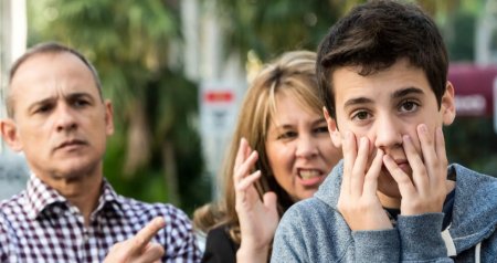 Nəslillərarası &ldquo;SAVAŞ&rdquo; - Öz böyütdüyünü bəyənməyən valideynlər, yoxsa &ldquo;at oynadan&rdquo; övladlar?