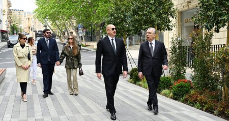 Prezident və ailəsi İslam Səfərli küçəsinin yenidənqurmadan sonra açılışında &ndash; FOTO