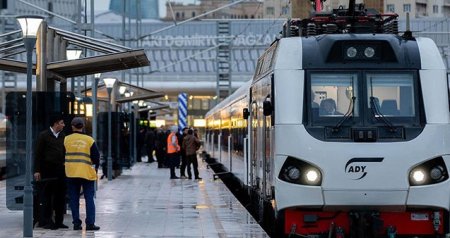 Bakı-Tbilisi qatarında plaskart vaqonlar olmayacaq