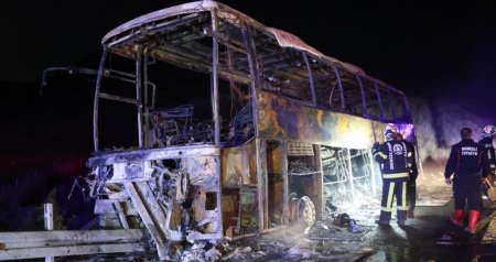 Türkiyədə sərnişin avtobusu yandı: 8 ölü, 33 yaralı var - FOTO/VİDEO