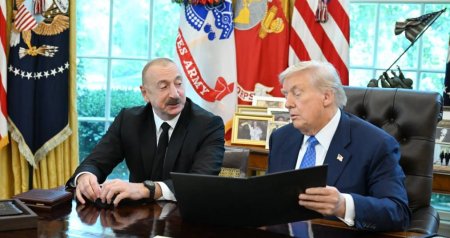 Donald Trampdan İlham Əliyevə xatirə hədiyyəsi &ndash; FOTO