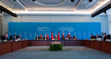 Azərbaycan, Türkiyə və Gürcüstan xarici işlər nazirləri İstanbulda GÖRÜŞDÜ &ndash; FOTO