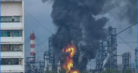 Moskvaya kütləvi PUA hücumu: Neft emalı zavodunda partlayış – VİDEO Moskvaya kütləvi PUA hücumu: Neft emalı zavodunda partlayış – VİDEO