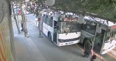Dəhşətli qəza ilə bağlı şahidlər danışdılar: "Hadisə səkinin üzərində baş verib" - VİDEO