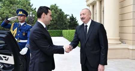 Sərdar Berdiməhəmmədov Bakıda belə qarşılandı &ndash; FOTO
