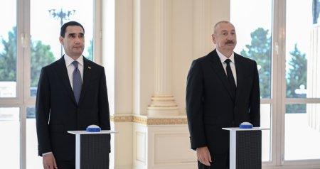 Azərbaycan Türkmənistana neftdaşıyan tanker hədiyyə etdi &ndash; FOTO