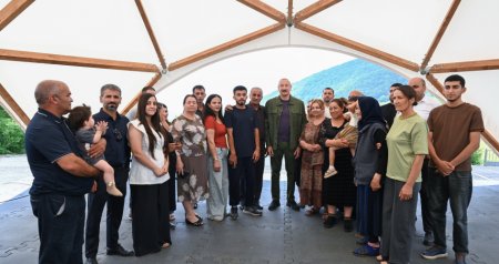 Prezident Kiçik Qaladərəsi kəndində sakinlərlə görüşdü &ndash; FOTO/VİDEO