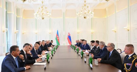 İlham Əliyevin Slovakiya Prezidenti ilə geniş tərkibdə görüşü keçirildi &ndash; FOTO
