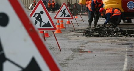 Tıxac üstünə TIXAC &ndash; Bakının əsas yollarında təmir niyə pik saatlarda APARILIR?