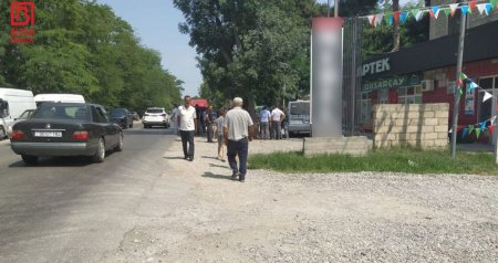 Xaçmazda aptekin qarşısında meyit TAPILIB &ndash; ÖZƏL/FOTO