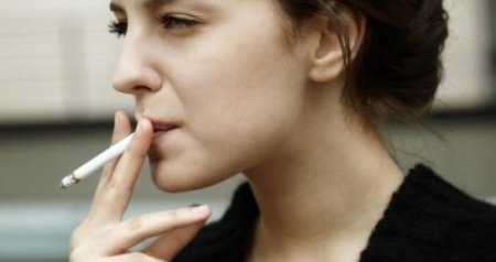 Kişiyə pis VƏRDİŞ, qadına AYIB - Siqaretə münasibət niyə cinsə görə dəyişir?