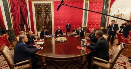 Kremldə Putinlə görüş 3 saatdan çox çəkdi - VİDEO