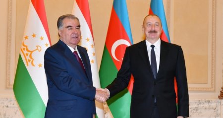 İlham Əliyev Emoməli Rəhmonu təbrik etdi