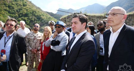 Diplomatlar Xudavəng monastırında &ndash; FOTO/VİDEO