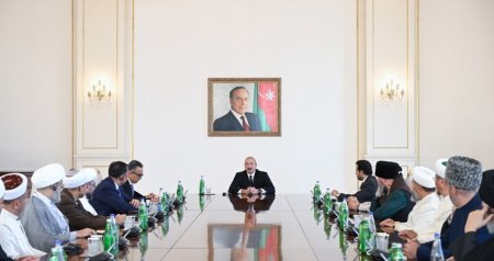 İlham Əliyev Bakıda keçirilən beynəlxalq konfransların iştirakçılarını qəbul etdi - FOTO - VİDEO