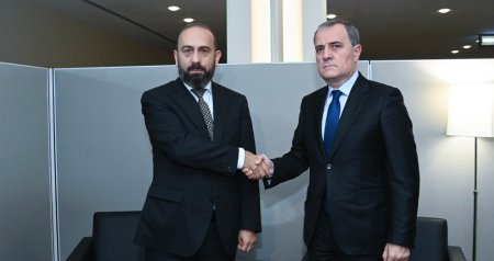 Ceyhun Bayramov Mirzoyanla görüşdü – Nələr müzakirə olundu? - FOTO Ceyhun Bayramov Mirzoyanla görüşdü – Nələr müzakirə olundu? - FOTO