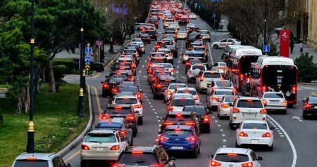 Yolda başlayan tıxac gərginliyi evdə &ldquo;PARTLAYIR&rdquo; - Bakının sıxlığı insanları necə dəyişir?