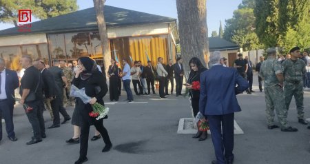 Vətən müharibəsi şəhidlərinin xatirəsi Hərbi Memorial Məzarlıqda yad edilir - FOTO