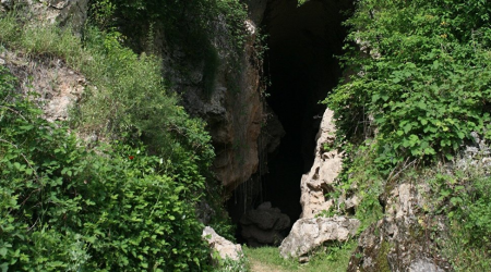 Ermənilər Azıx mağarasını dağıdıblar