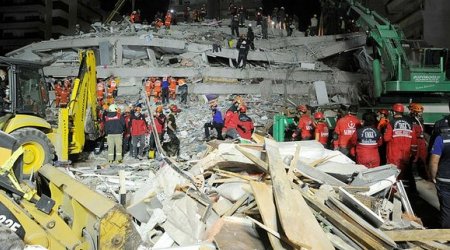 İzmirdəki zəlzələdə ölənlərin sayı 51 nəfərə çatıb - Yenilənib