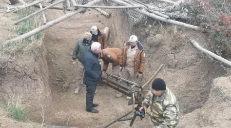 Hikmət Hacıyev ermənilərin əldəqayırma raketinin fotosunu paylaşdı