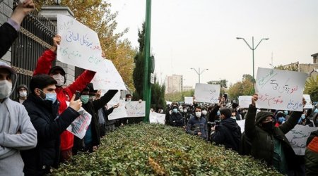Tehranda tələbələr etiraz aksiyası keçirib
