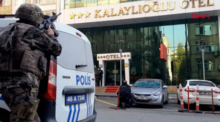 Türkiyədə otelə silahlı hücum - 2 polis yaralandı