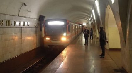 Etirazçılar İrəvan metrosunun hərəkətinə mane oldular