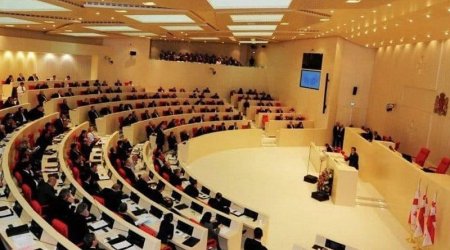 Gürcüstan hökuməti tam tərkibdə istefaya getdi