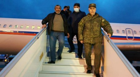 General Rüstəm Muradov Azərbaycanlı əsirləri şəxsən özü Bakıya gətirdi