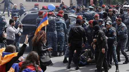 Ermənistanda kütləvi həbslər başladı