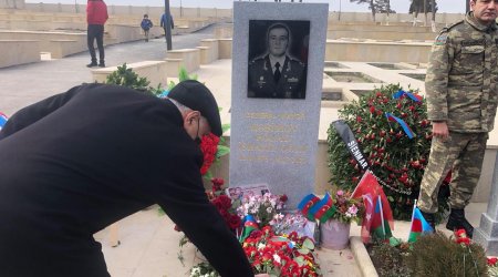 Dilqəm Əsgərov Polad Həşimovun qəbrini ziyarət etdi - FOTO