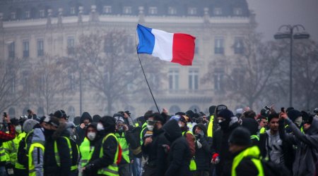 Fransada etiraz aksiyası: 12 polis yaralandı 