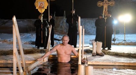 Putin buzlu suya girdi - FOTO - VİDEO