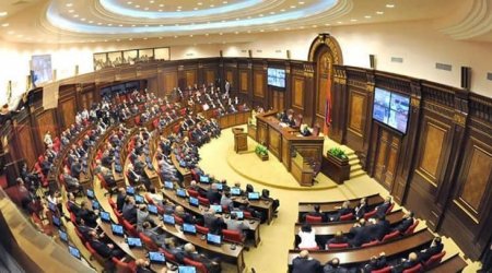 Ermənistan parlamentinin aparat rəhbəri istefa verdi - FOTO