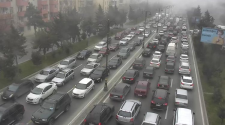 Bakının bəzi küçə və prospektlərində sıxlıq var - Avtobuslar gecikir