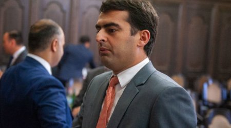ŞOK HADİSƏ: Nazir kafedə jurnalisti döydü -ERMƏNİSTANDA - VİDEO