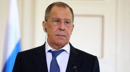 Sergey Lavrov karantinə maskası ilə etiraz etdi - VİDEO