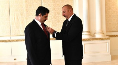 İlham Əliyev Türkiyə səfirinə ''Dostluq'' ordeni verdi - FOTO