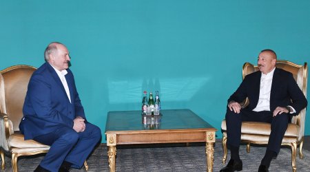 İlham Əliyev Lukaşenko ilə qeyri-rəsmi görüş keçirdi - FOTO/VİDEO