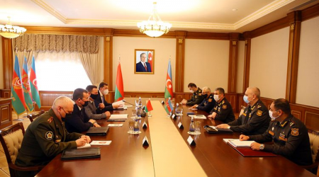 Azərbaycanla Belarus arasında hərbi əməkdaşlıq müzakirə edildi