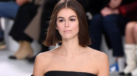 Sindi Kroufordun qızı lüt vücudunu göstərdi - FOTO