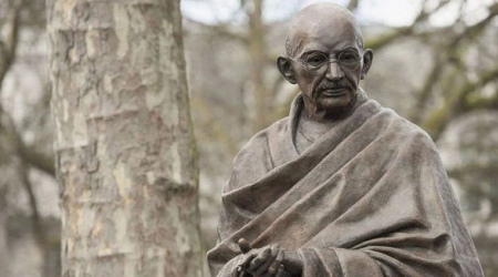 Ermənilər bu dəfə Mahatma Qandinin heykəlini yandırdı - FOTO