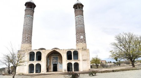 Rusiyalı deputat Ağdam Cümə məscidinə baş çəkdi - FOTO