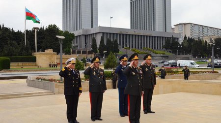 Nazir Həzi Aslanovun abidəsini ZİYARƏT ETDİ - FOTO/VİDEO