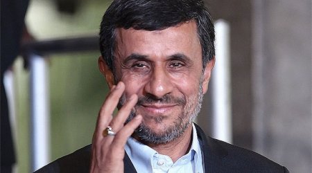 Mahmud Əhmədinejad siyasətə qayıdır - İran prezidentliyinə namizəd oldu