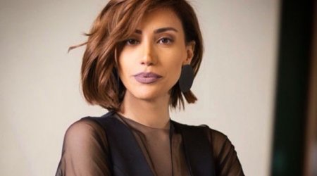 Röya gözünü kimə dikib? – FOTO