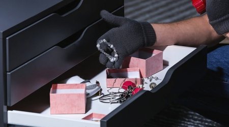 Qadın oğurluq etmək istədiyi evin hamamında başını yudu, sonra... – Bakıdakı hadisədən ANBAAN VİDEO